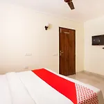 Oyo Kartik House Near Delhi Airport