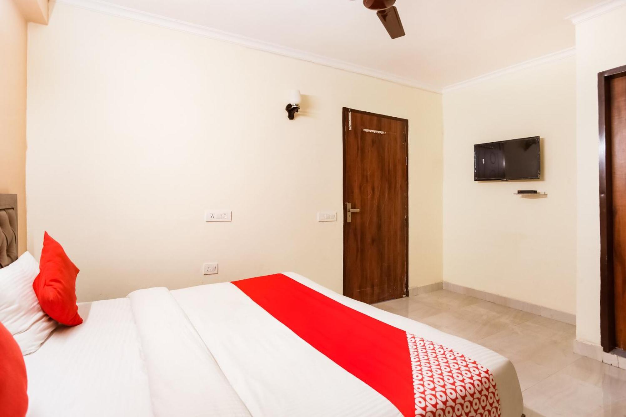 Oyo Kartik House Near Delhi Airport