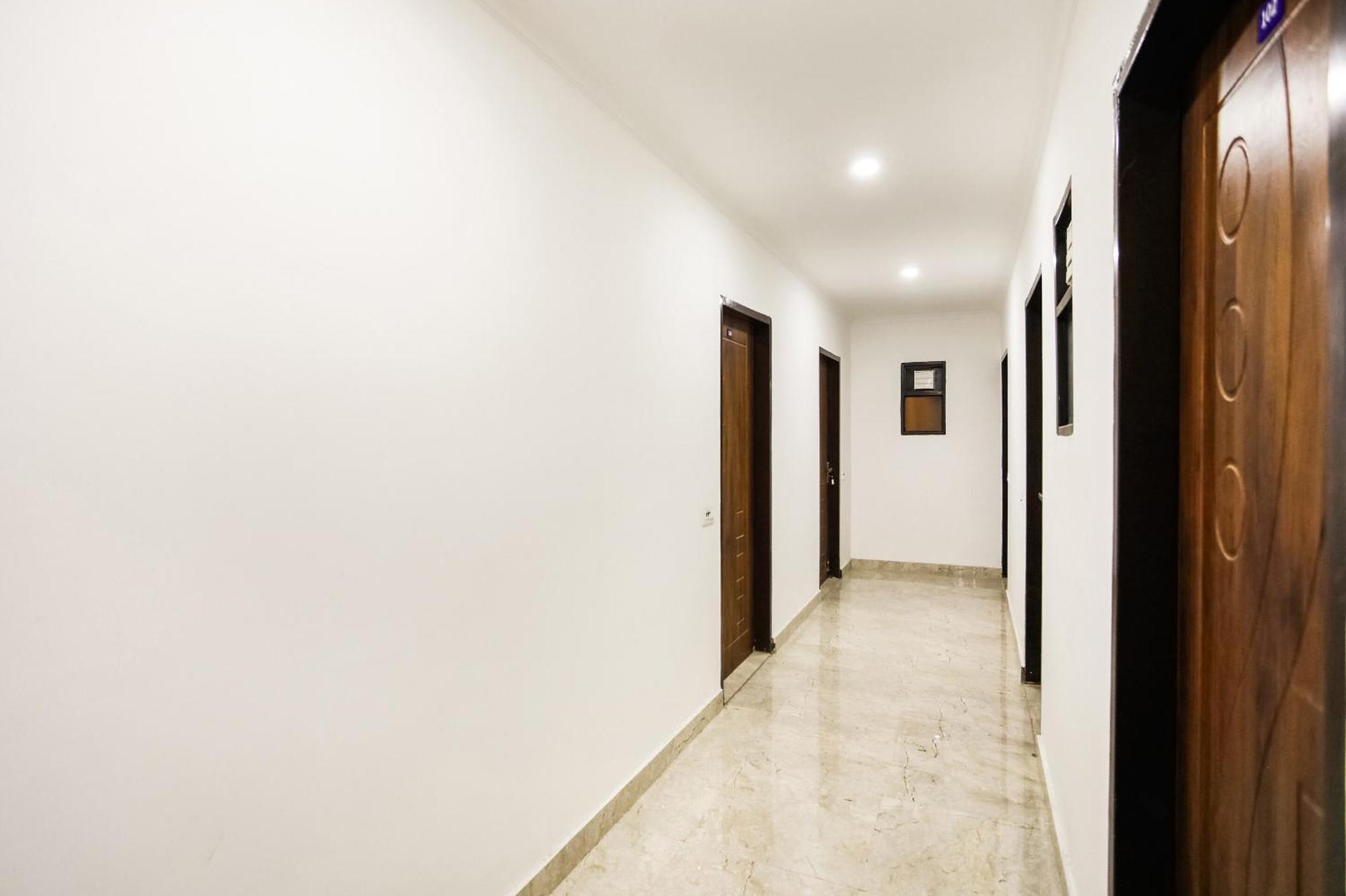 Oyo Kartik House Near Delhi Airport Hotel