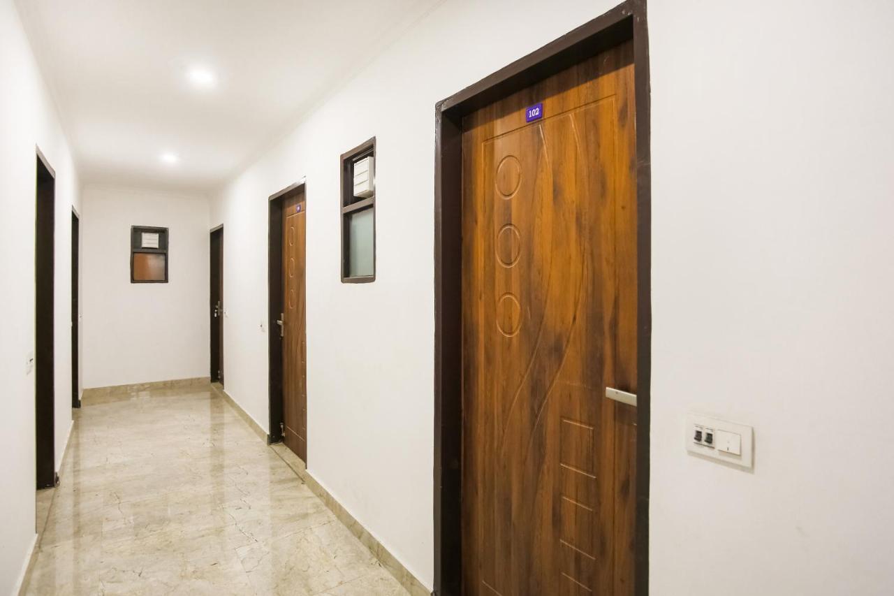 Hotel Oyo Kartik House Near Delhi Airport 3*