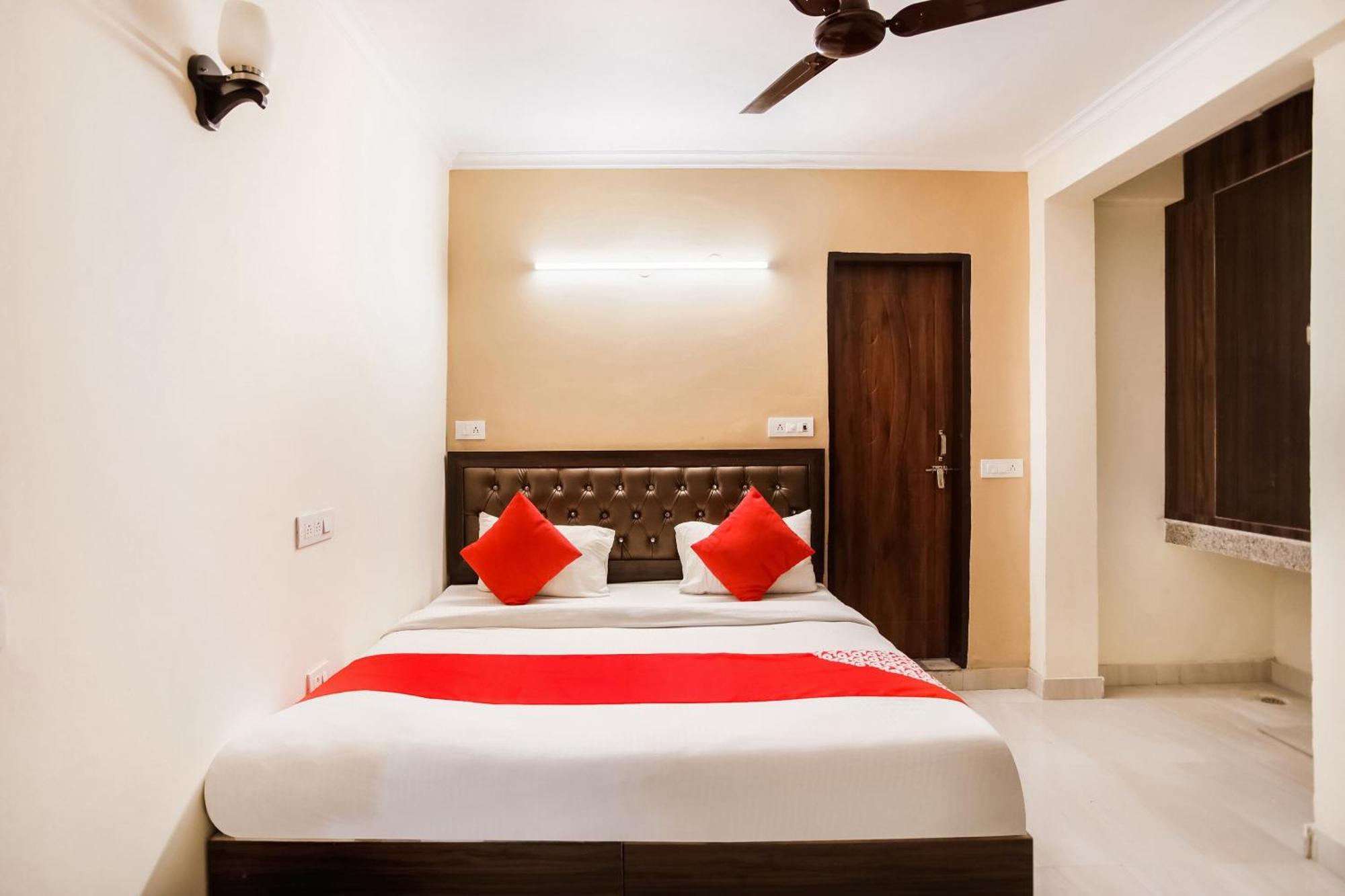 Hotel Oyo Kartik House Near Delhi Airport